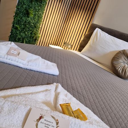 Joy'S Modern-Chic Home 칼라마타 외부 사진