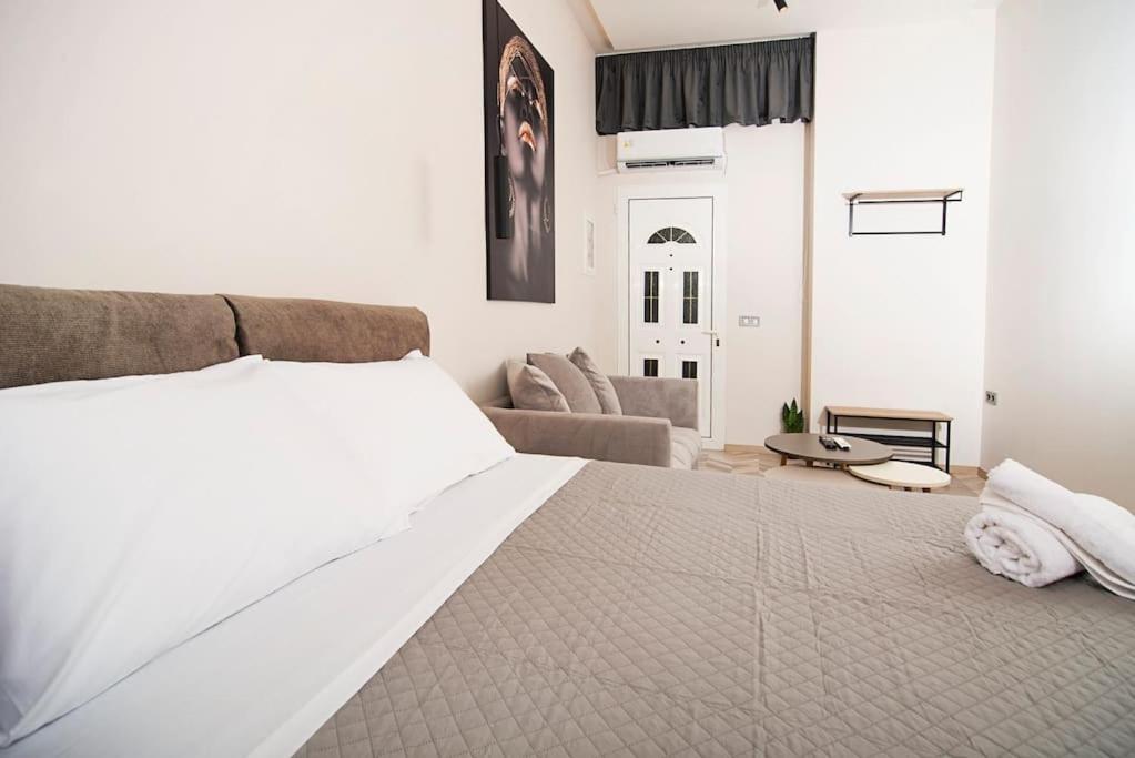Joy'S Modern-Chic Home 칼라마타 외부 사진